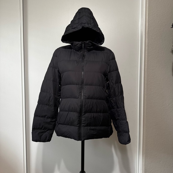 Uniqlo Women's Black Puffer Jacket - Picture 2 of 10